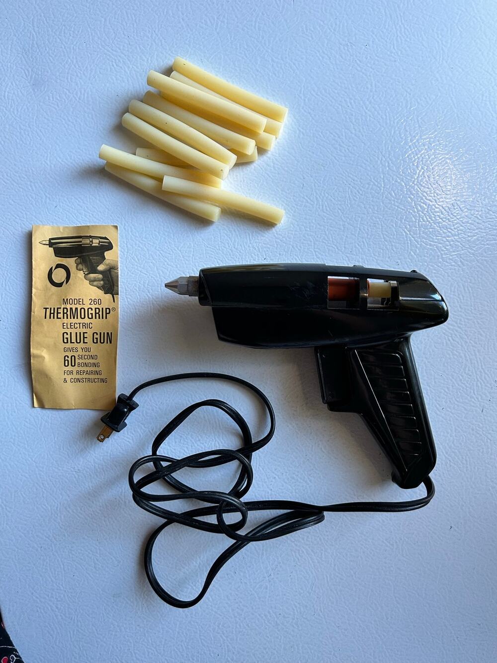 Thermogrip Electric Glue Gun Model 207 Bostik For Repair and Construction w/Glue